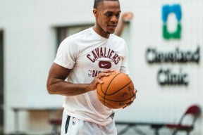 托特纳姆训练开放日；赛后止住颓势引欢呼；NBA季后赛在即；赛季目标并未改变(NBA赛程季后赛什么时候开始)-竞技宝体育